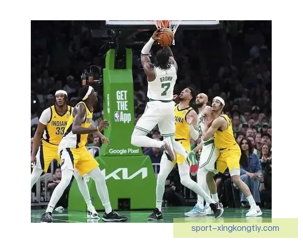 东部前二激战绿军憾负活塞之夜 东部前二激战绿军憾负活塞之夜