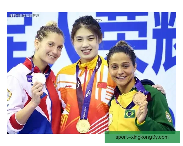 20岁华裔姑娘为美国夺首金